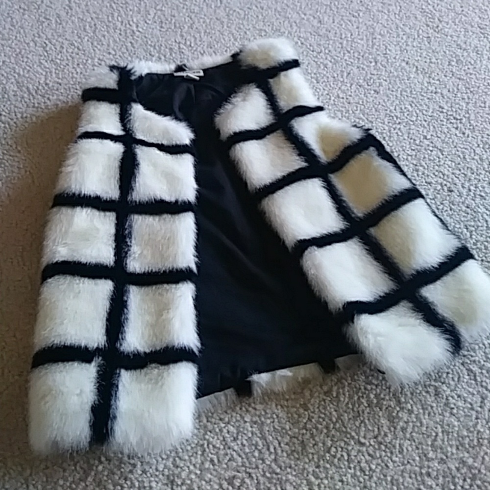 NWOT statement piece plaid fax fur vest